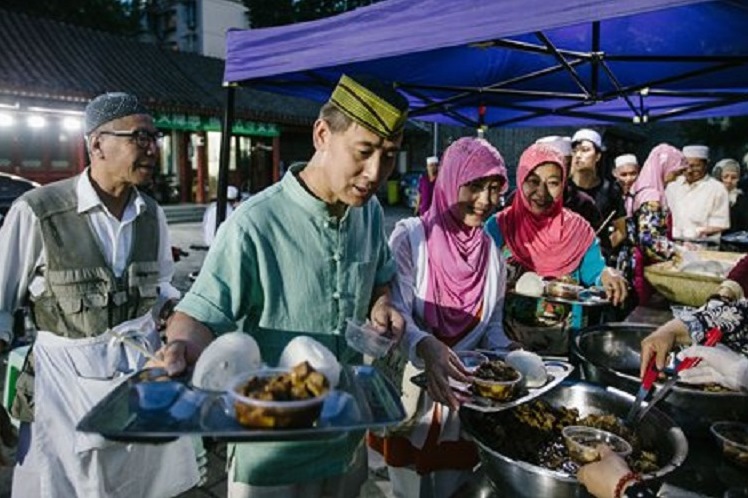 Perayaan Ramadhan Umat Muslim di Masjid Kuno Beijing