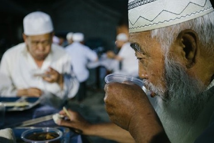 Perayaan Ramadhan Umat Muslim di Masjid Kuno Beijing