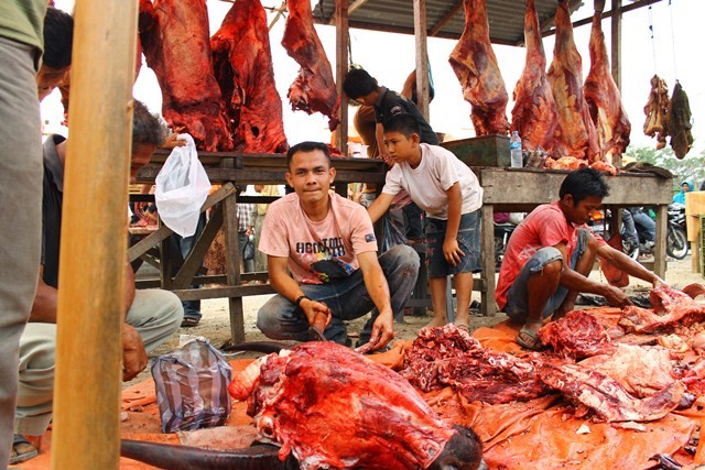 Tradisi-tradisi Ramadhan di Indonesia/ Doa Satu Kelompok dan Perayaan Hari Raya