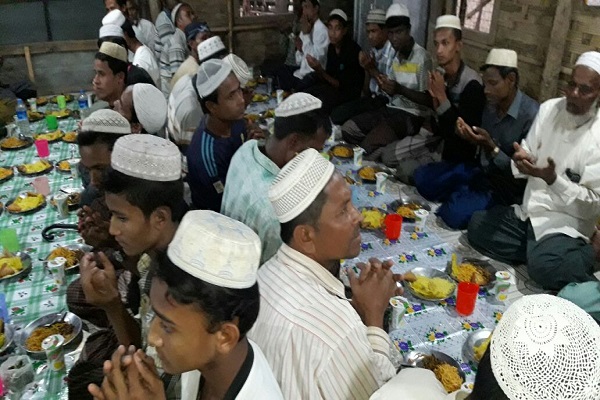 Pengungsi Rohingya Puasa dalam Kondisi yang Ekstrem