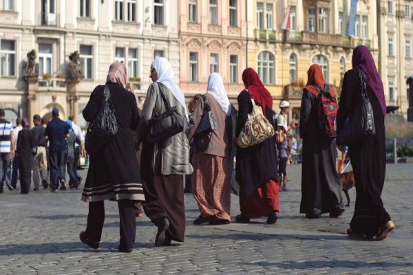 Peningkatan Tendensi terhadap Islam di Negara-negara Barat Meskipun Ada Islamofhobia