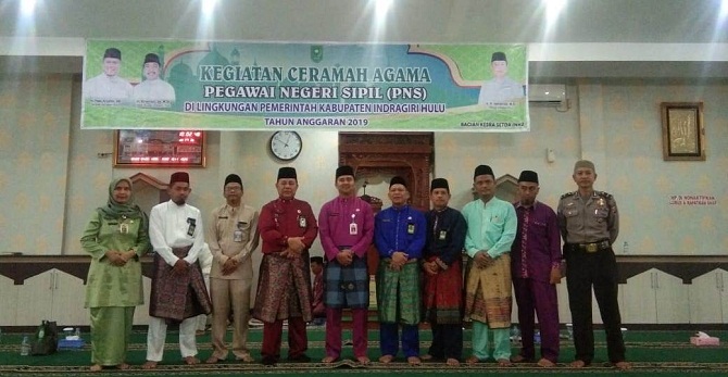 Bupati Inhu Berikan Bonus Peraih Peringkat 1 Peserta MTQ XXXVIII Provinsi Riau 2019