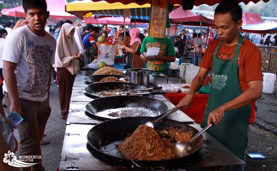 Ramadan di Malaysia, Dari Shaf Salat yang Rapi hingga Pasar Penuh Diskon