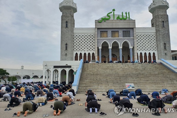 Muslim di Korsel, Dari Popularitas Jilbab Seorang Selebriti hingga Menyambut Terjemahan-Terjemahan Alquran