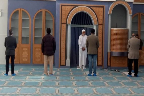 Pelaksanaan Salat Pertama Hanya di Masjid Resmi Ibukota Yunani