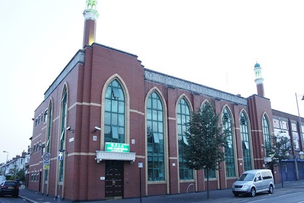 Kumandang Azan dari Atap Masjid di London + video