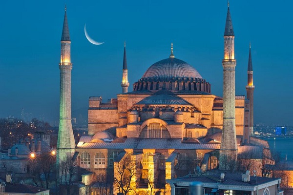 Perubahan Museum Hagia Sophia Menjadi Masjid; Gelombang Kegembiraan Disertai dengan Kritik