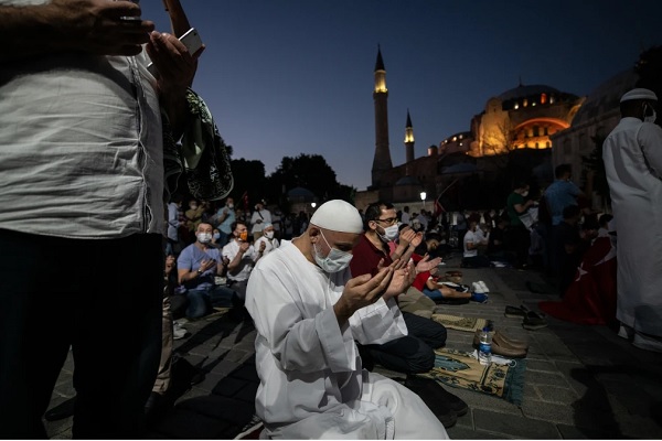 Perubahan Museum Hagia Sophia Menjadi Masjid; Gelombang Kegembiraan Disertai dengan Kritik