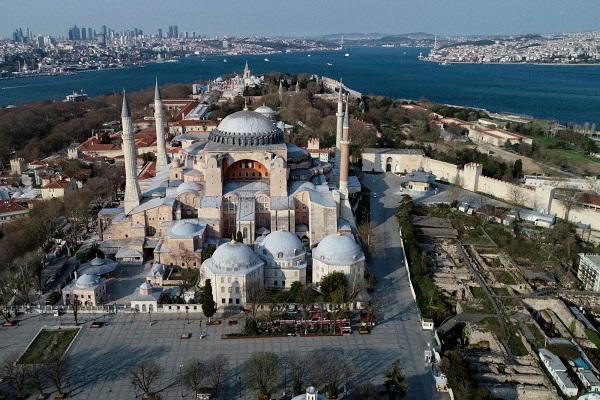 Perubahan Museum Hagia Sophia Menjadi Masjid; Gelombang Kegembiraan Disertai dengan Kritik