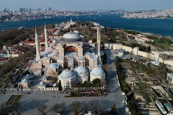 Perubahan Museum Hagia Sophia Menjadi Masjid; Gelombang Kegembiraan Disertai dengan Kritik