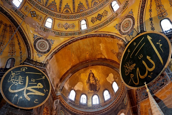 Perubahan Museum Hagia Sophia Menjadi Masjid; Gelombang Kegembiraan Disertai dengan Kritik