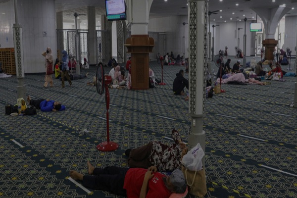 Masjid-Masjid Malaysia Menjamu Para Korban Banjir