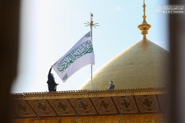 Bendera Kelahiran Putra Ka’bah Berkibar di atas Pusara Haram Imam Ali (as)