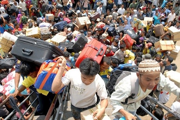 Tradisi Idul Fitri di Indonesia dari Halal Bihalal sampai Pemberian THR