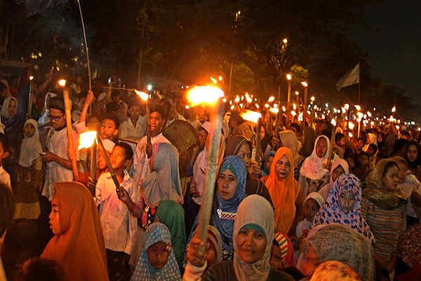 Tradisi Idul Fitri di Indonesia dari Halal Bihalal sampai Pemberian THR