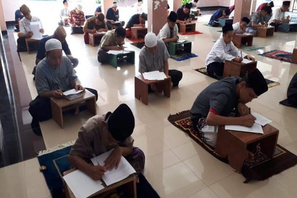 Pondok Pesantren Darul Akhyar dan Madinatul Quran Berikan Beasiswa