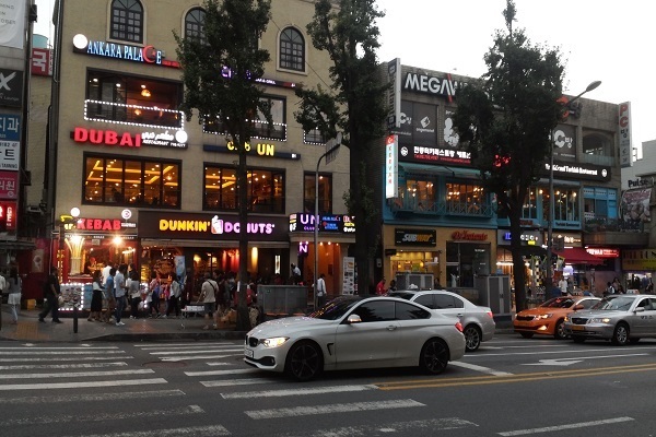 Jalan Islam Seoul; Mulai dari Penyediaan Makanan Halal Hingga Buku-Buku Alquran