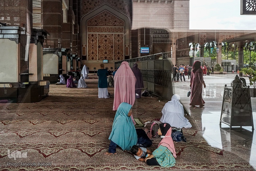 Kegemilangan Arsitektur Iran di Masjid Pink
