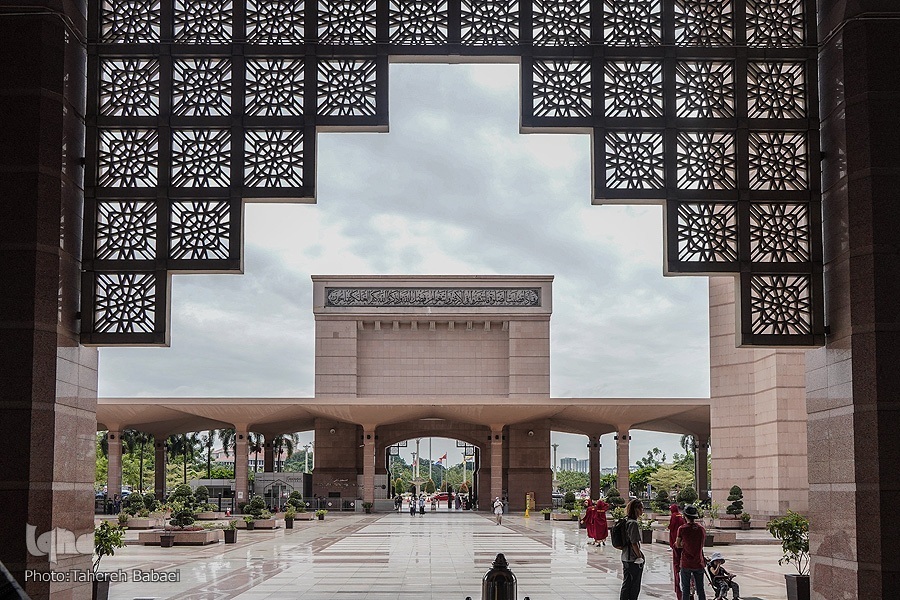 Kegemilangan Arsitektur Iran di Masjid Pink