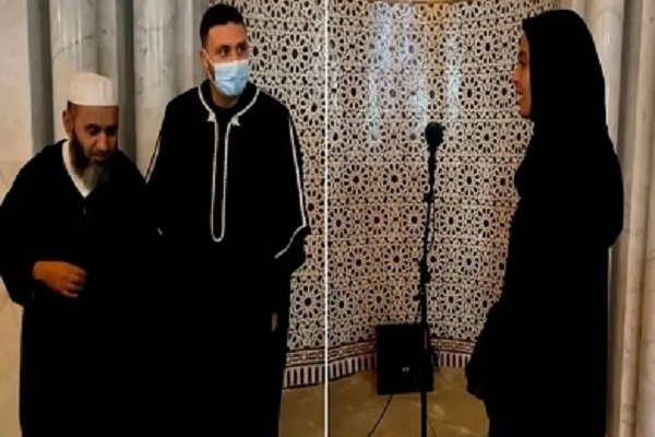 Netizen Sambut Muslim dan Berjilbabnya Model Terkenal Prancis