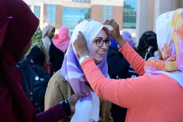 Kampanye Semua Perempuan Mengenakan Jilbab pada Hari Hijab Sedunia