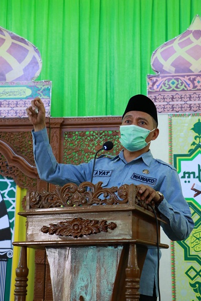 Kalau Ingin Mulia Harus Bersama Al-Quran