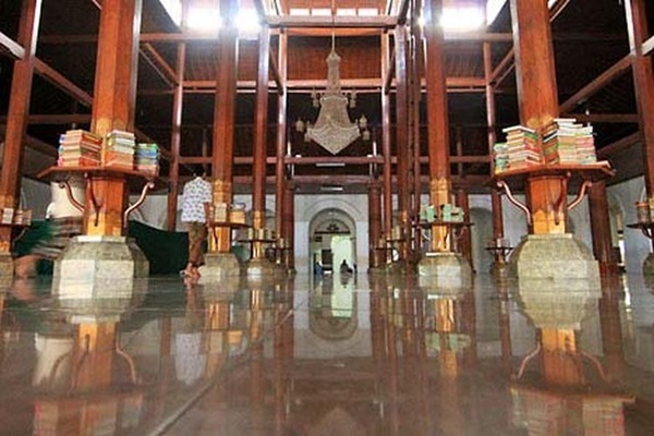 8 Masjid Tertua di Pulau Jawa, Ada yang Usianya 735 Tahun