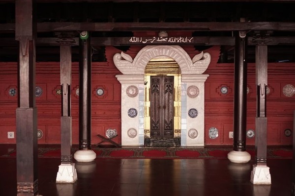8 Masjid Tertua di Pulau Jawa, Ada yang Usianya 735 Tahun