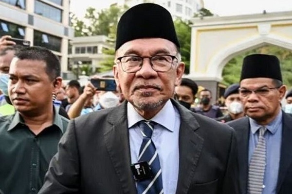 Pembelaan Perdana Menteri Malaysia pada Anggaran 2 Juta Dolar untuk Pekerjaan Alquran