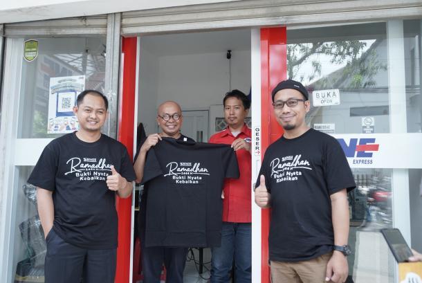 Bersama Kang Maman dan JNE, Laznas BMH Kirim 3.000 Alquran ke Seluruh Indonesia
