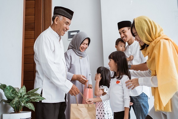 Idul Fitri di Dunia; Dari Menyalakan Api hinggi Mengunjungi Famili Idul Fitri di Dunia; Dari Menyalakan Api hinggi Mengunjungi Famili