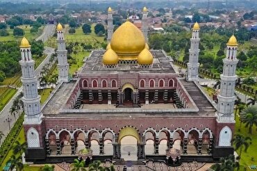 Masjid Kubah Emas di Depok: Sejarah Pembangunan & Arsitektur Megah