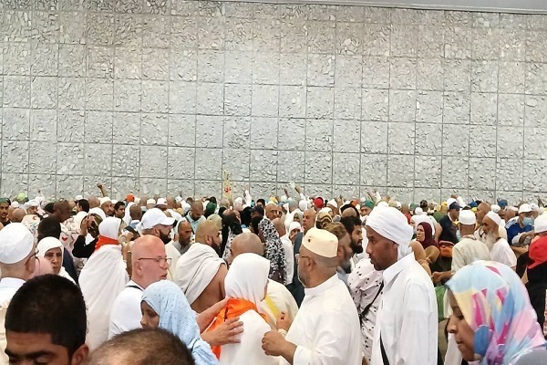 Lempar Jumrah pada Hari 11 Dzulhijjah