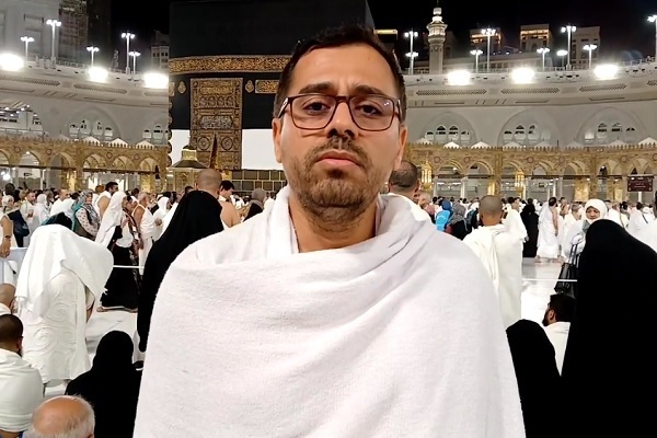 Lantunan Ayat-ayat Akhir Surah Al-Fajr oleh Arash Souri