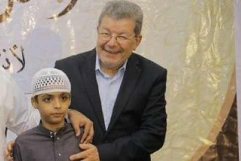 I gemelli che cercano di imparare a memoria il Corano