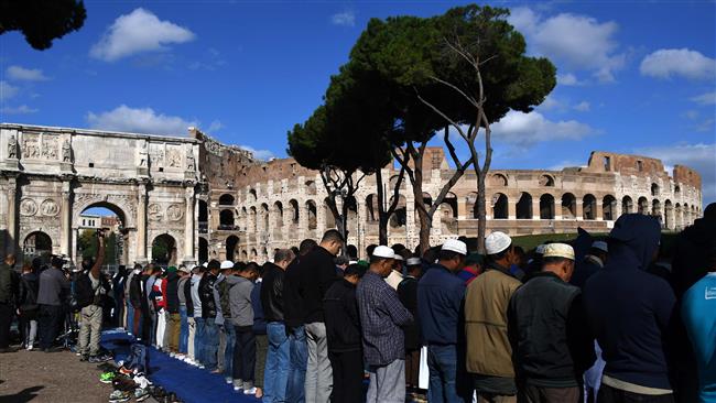Protesta dei musulmani davanti al Colosseo Protesta dei musulmani davanti al Colosseo