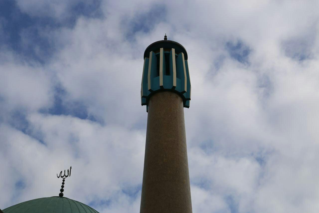 Visitatori di tutti i credi alla Moschea Imam Ali (AS) di Amburgo Visitatori di tutti i credi alla Moschea Imam Ali (AS) di Amburgo