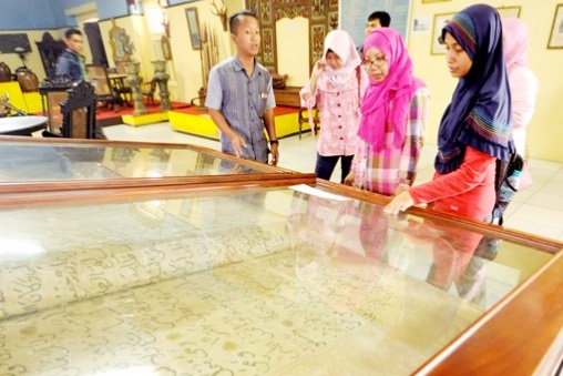 Copia unica del Sacro Corano al museo Sumenp in Indonesia