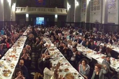 Festa per Natale alla moschea di Bruxelles Festa per Natale alla moschea di Bruxelles
