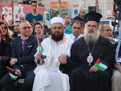 L’Arcivescovo Hanna licenziato per le sue dichiarazioni pro-Palestina