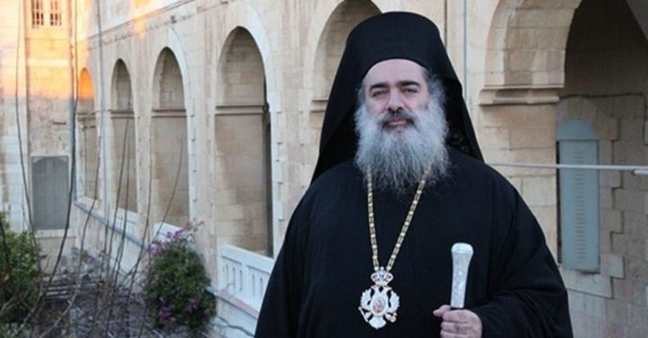 L’Arcivescovo Hanna licenziato per le sue dichiarazioni pro-Palestina