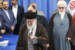 Imam  Khamenei,  tra i primi a votare