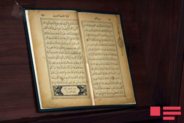 Azerbaijan:mostra di Corani antiquati Azerbaijan:mostra di Corani antiquati
