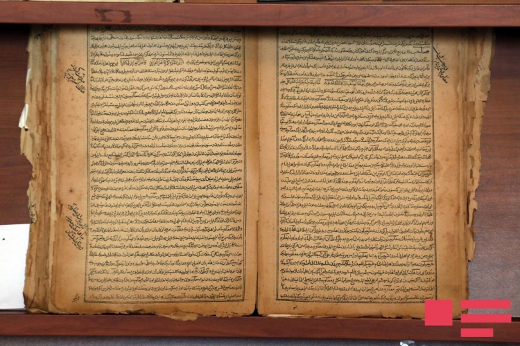 Azerbaijan:mostra di Corani antiquati Azerbaijan:mostra di Corani antiquati