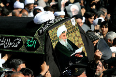 Preghiera collettiva per la scomparsa dell’Ayatollah Tabasi  + VIDEO