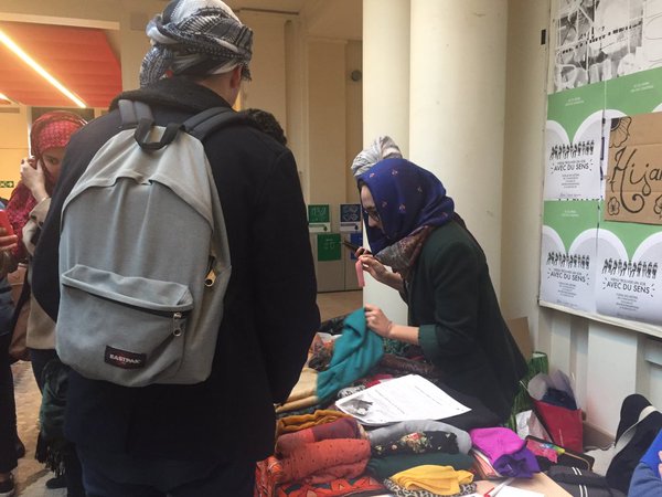Parigi , tutti con hijab  per un giorno