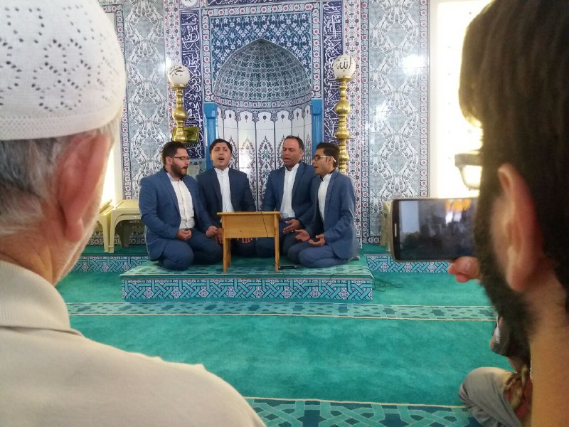 Mohaddeseh,a 7 anni,ospite nelle moschee di Istanbul