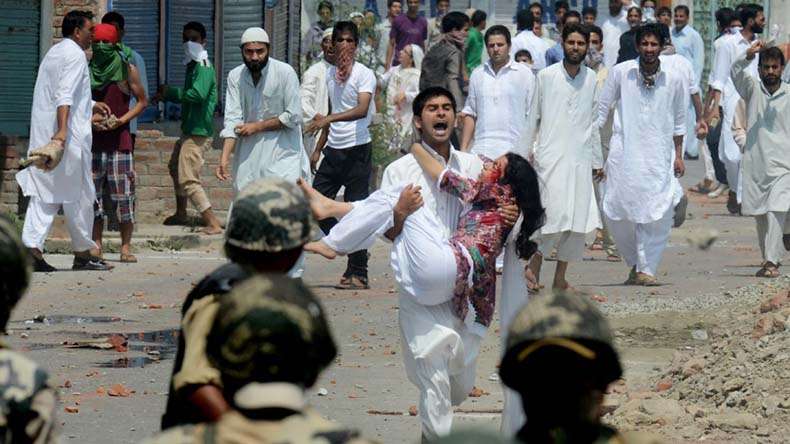 Kashmir:45 morti in scontri tra esercito indiano e popolazione musulmana Kashmir:45 morti in scontri tra esercito indiano e popolazione musulmana