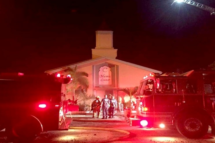 USA , incendio doloso alla moschea dello stragista di Orlando USA , incendio doloso alla moschea dello stragista di Orlando