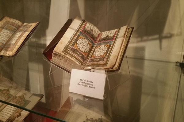 Una raccolta di antiche copie manoscritte del Sacro Corano a Singapore Una raccolta di antiche copie manoscritte del Sacro Corano a Singapore